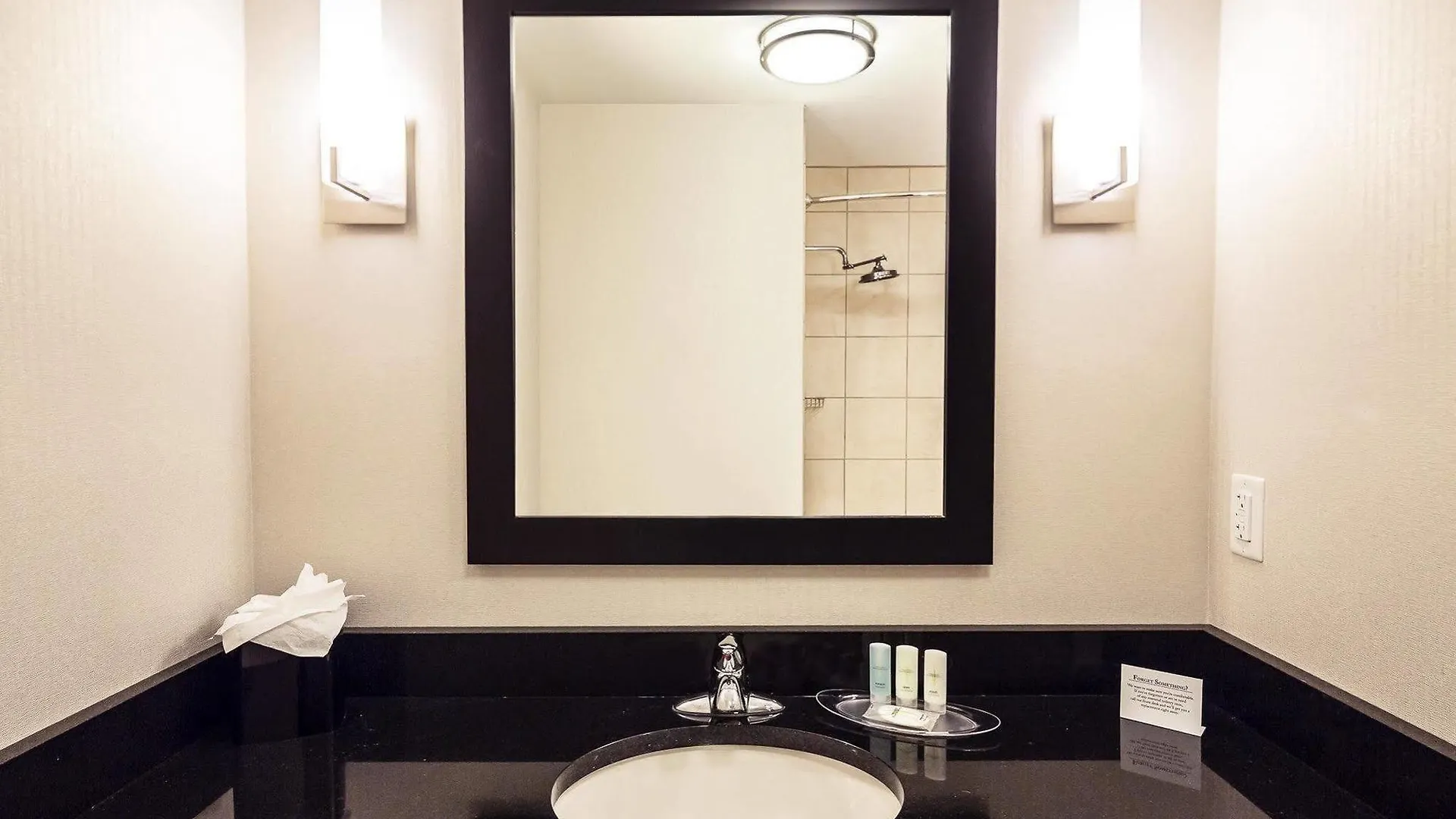 Comfort Suites Beachfront Вирджиния-Бич Отель